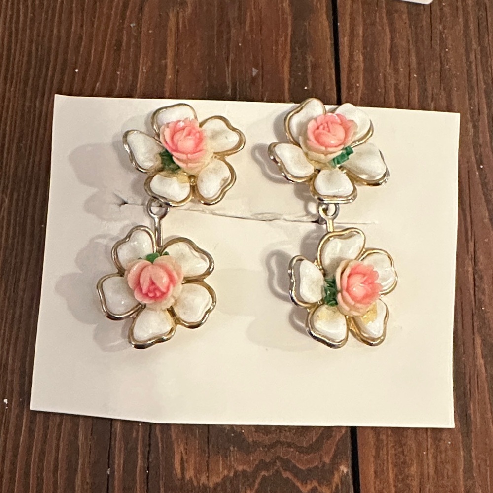 Vintage Floral screw-back Earrings with Pink and White Blooms